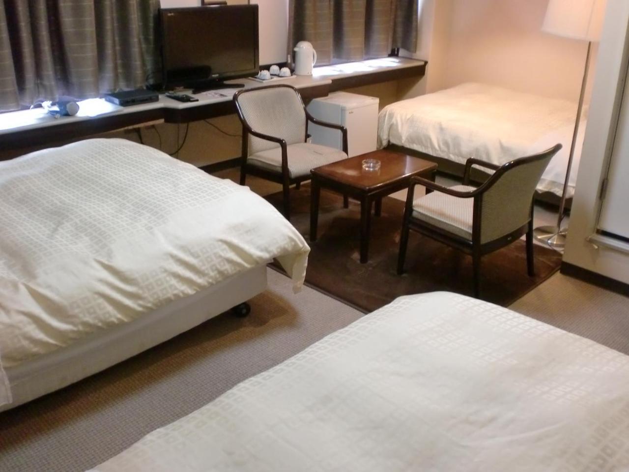 Tsuyama Central Hotel Townhouse Exterior foto